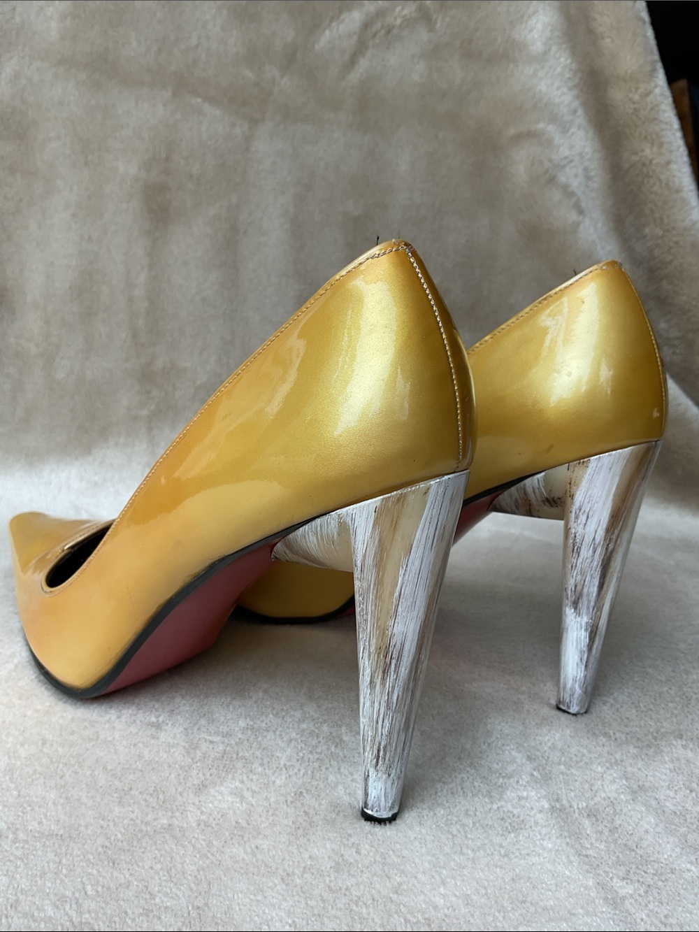 Vintage Stuart Weitzman Pointed-Toe Patent Pumps in Yellow Gold Size 8.5 B